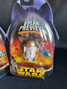 lot 6 image: Star Wars Basic Figure Asst - Tarfful & R4-G9 New