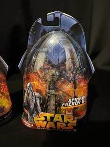 lot 8 image: Star Wars Basic Figure Asst - General Grievous & Mustafar Sentry New