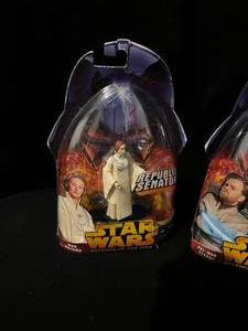 lot 9 image: Star Wars Basic Figure Asst - Mon Mothma & Obi-Wan Kenobi New