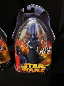 lot 10 image: Star Wars Basic Figure Asst - Aayla Secura & Royal Guard New