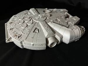 lot 1 image: Star Wars Millenium Falcon Action Figure Carrying Case with Figures