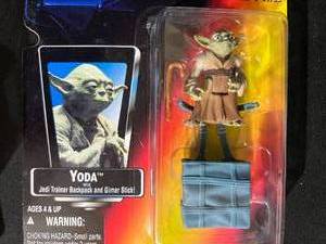 lot 42 image: Star Wars the Power of the Force Action Figures - Yoda, Emperors Royal Guard New in Package