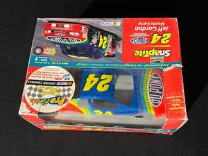 lot 105 image: #24 Jeff Gordon Monte Carlo - Revell Snaptite