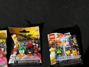 lot 138 image: 16 Lego Figures - Mystery Lot #1