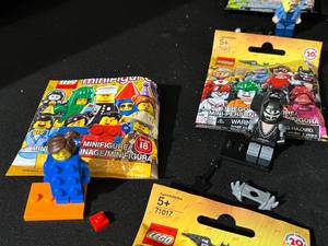 lot 137 image: 16 Lego Mini Figures