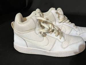 lot 148 image: Jordan 1 Nike Shoes