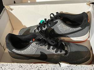 lot 152 image: Nike Air Force GrayBlack