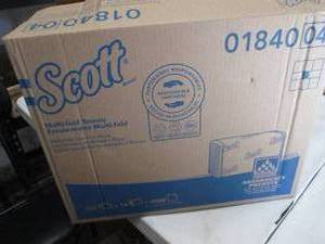 lot 18 image: Scott Essential Multifold Paper Tow...