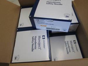 lot 27 image: Case of 8- 100ct pks Monoject 25ga...