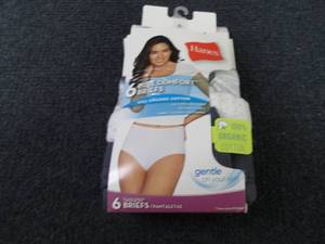 lot 76 image: 6 pr Hanes Size 9 Briefs...