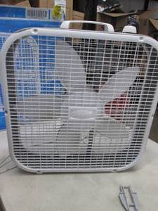 lot 204 image: Lasko Box Fan,open box, dented, pow...
