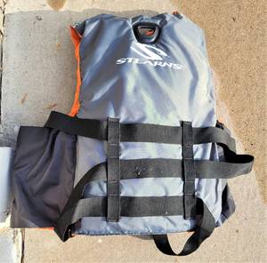 Like New Stearns Adult Life Jacket 2XL3XL
