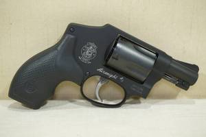 lot 19 image: Smith & Wesson Airweight 442-1 .38 S&W Spl. P Revolver