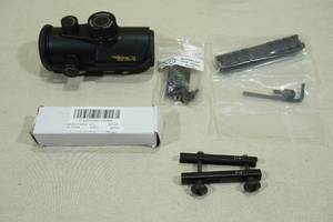 lot 45 image: BSA Red Dot Rifle Sight with Mount