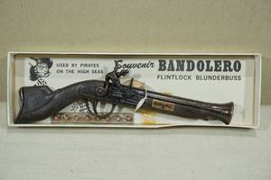 lot 90 image: Souvenir Bandolero Flintlock Blunderbuss Miniature Scale Replica