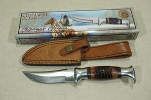 lot 93 image: Chipaway Classics Knife with Leather Sheath - Bone Handle