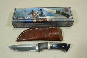 lot 94 image: Chipaway Classics Knife with Leather Sheath - Buffalo Horn Handle