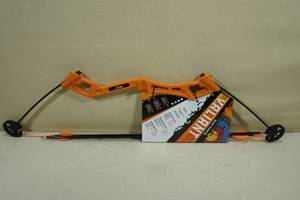 lot 98 image: Bear Archery Valiant Youth Bow Kit