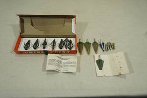 lot 100 image: Assorted Archery Broadheads