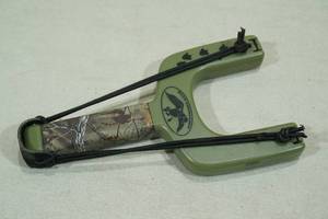 lot 102 image: Duck Commander Slingshot