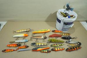 lot 133 image: Muskie Lures and Parts