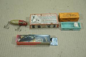 lot 135 image: Assorted Vintage Lure Boxes with 2 Lures