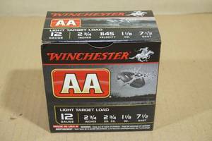 lot 203 image: 25 Winchester AA 12 Ga 2-34 7.5 Shot Shotshells