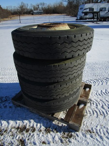 (4) Semi Wheels & Tires Michelin 11R 22.5
