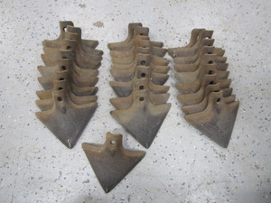(28) 7 Danish S-Tine V Design Chisel Sweeps Style E