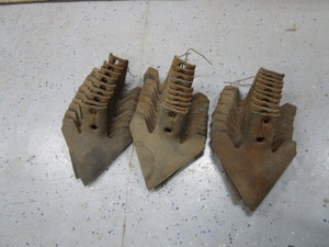 (29) Adams 7 Field Cultivator Sweeps