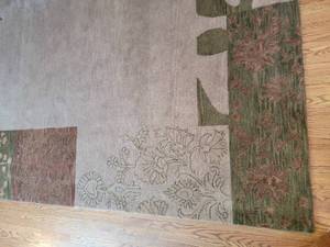 lot 10 image: Fashionable Tufted Wool Feizy Import & Export Rug