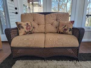 lot 16 image: Lloyd Loom Loveseat Set
