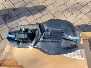 lot 46B image: Harley Davidson 2016  Stock Electra Glide Seat