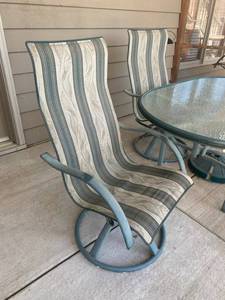 lot 49A image: Versatile Aluminum Patio Table & Chair Set