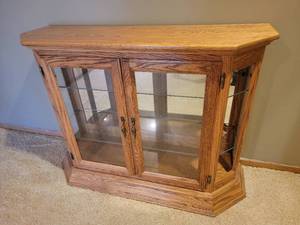 lot 57 image: Classic Oak Half-Hutch Display Cabinet
