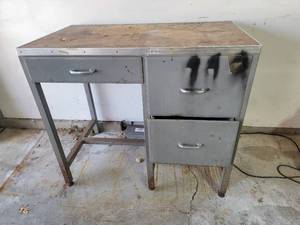 lot 59 image: Vintage Mid-Century Metal Work Bench