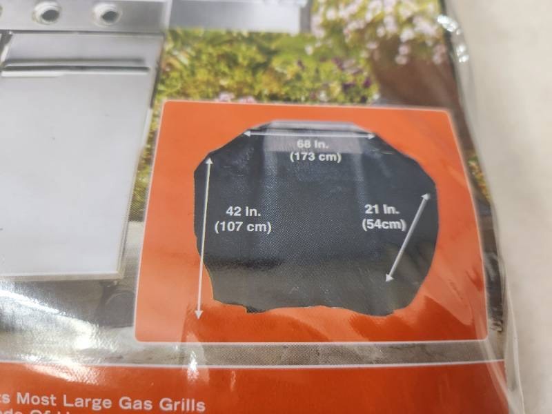 lot 5 image: New Large Gas Grill Cover