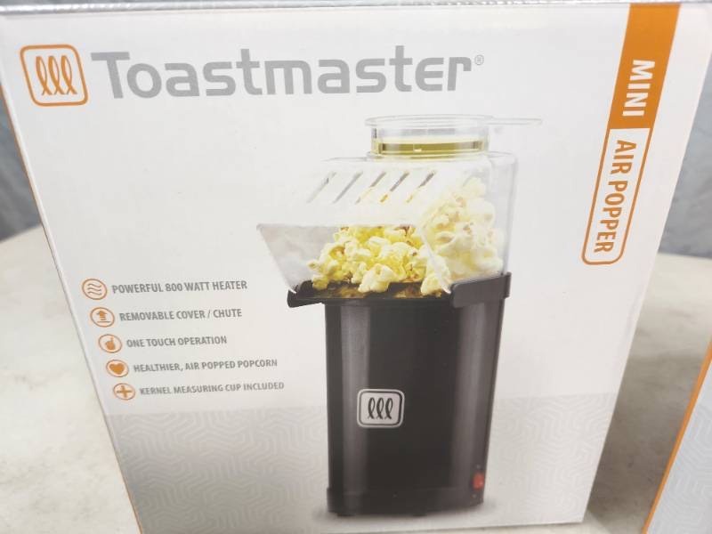 lot 21 image: 2 New Toastmaster Appliances