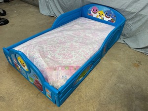 lot 6 image: Baby Shark Toddler Bed