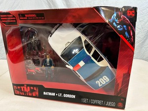 lot 18 image: New DC Batman Police Car Action Figure Toy Set