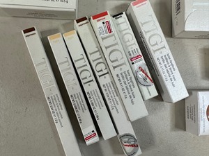 lot 19 image: New TIGI Makeup
