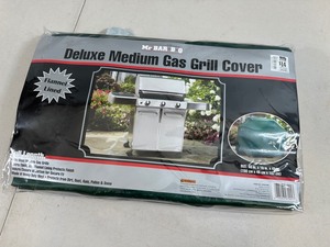 lot 26 image: New Medium Grill Cover