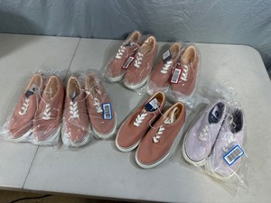 lot 74 image: 6 New Pairs Universal Thread Shoes Assorted Sizes