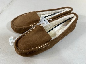 lot 83 image: New Pair of Suede Leather Moccasin Slippers Size 9
