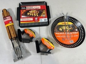 lot 89 image: New BBQ Grilling Accessories
