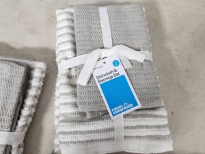 lot 129 image: 4 New 3 Piece Kitchen Towel Sets