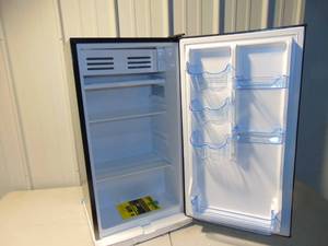 lot 91 image: Frigidaire Retro Refridgerator 3.2 CU. FT.
