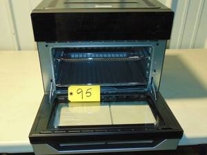 lot 95 image: Beelicious AirFryer - BAF-802 Missing Rotisserieand 1 Shelf