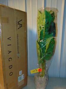 lot 113 image: Viagdo Artificial Monstera Deliciosa Plant