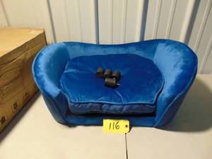 lot 116 image: Blue Pet Sofa for Small Dog or Cat
